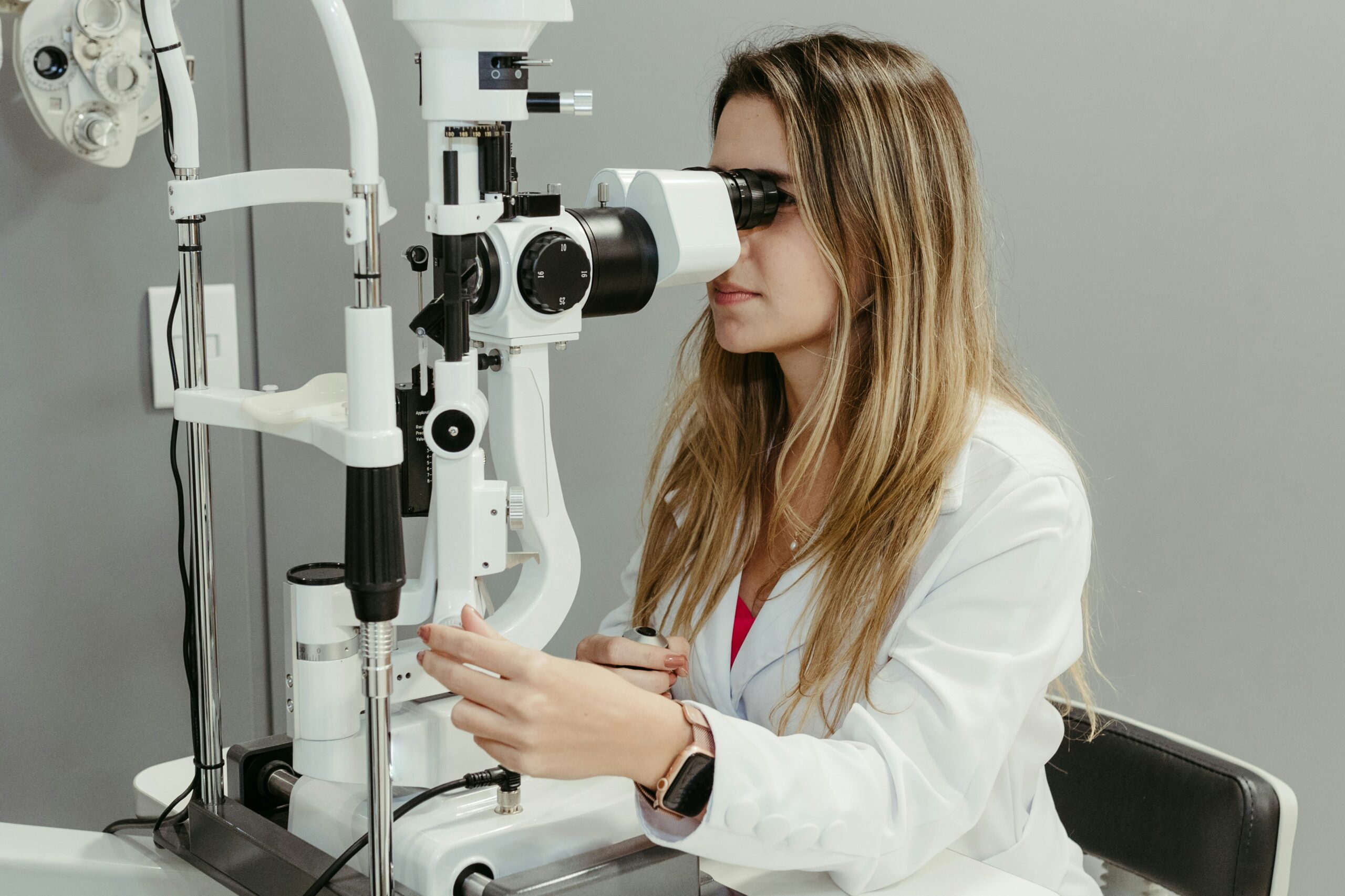 Dr. Kamran Massoumi - Glaucoma Surgery